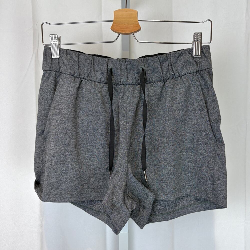 LULULEMON On The Fly Shorts 2.5" Heathered Black Gray Pockets W7AJIS Size 6